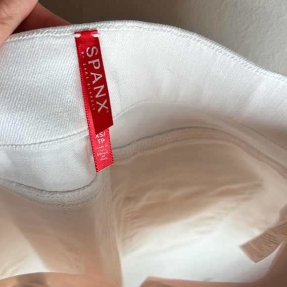 SPANX Cropped Flare Jeans - size xs - white - Picture 12 of 17
